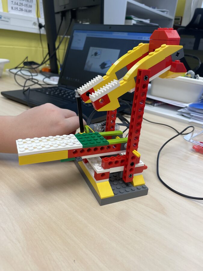 Робот-манипулятор на LEGO SPIKE
