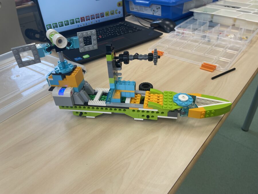 LEGO WeDo модель, собранная учеником Digirobo